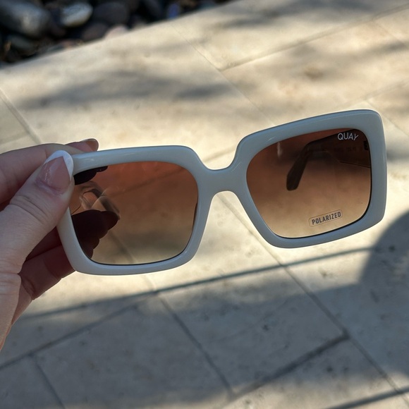 Quay Sunglasses Total Vibe Mini in White - Picture 3 of 5